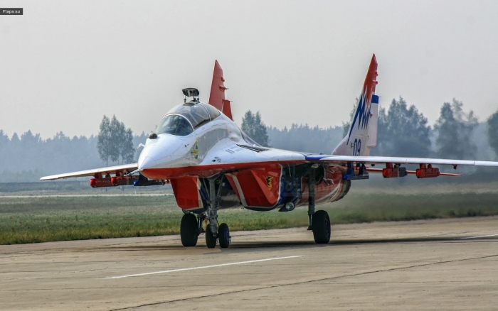 МиГ-29 в Кубинке - пилотажная группа «Стрижи» (фото Дмитрия Юловского)